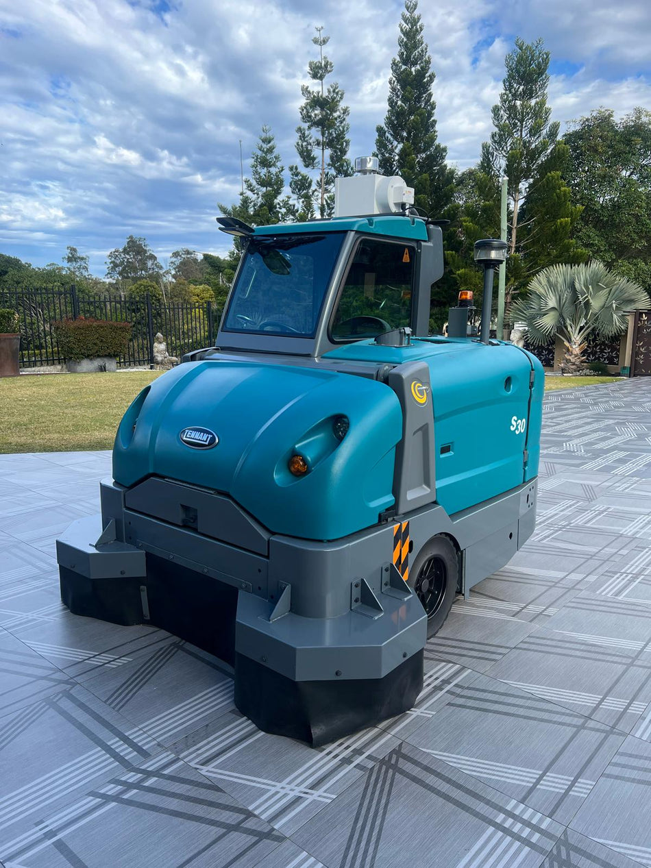 Tennant S30XP HEPA Ride On Sweeper Diesel